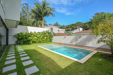 Casa de condomínio à venda com 680m², 4 quartos e 6 vagasPiscina
