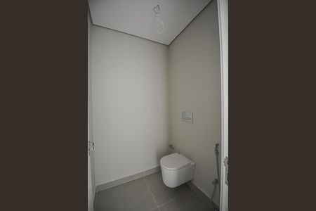 Casa de condomínio à venda com 680m², 4 quartos e 6 vagasLavabo