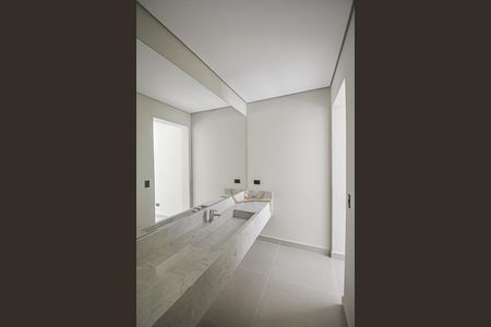 Casa de condomínio à venda com 680m², 4 quartos e 6 vagasLavabo