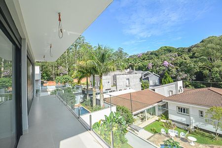 Casa de condomínio à venda com 680m², 4 quartos e 6 vagasSacada do Quarto 3 e 4 - Suíte