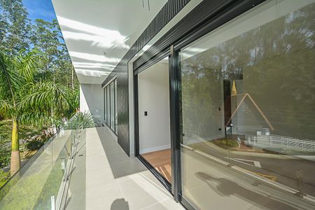 Casa de condomínio à venda com 680m², 4 quartos e 6 vagasSacada do Quarto Suíte