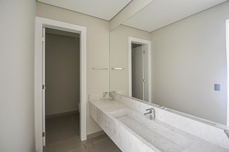 Casa de condomínio à venda com 680m², 4 quartos e 6 vagasLavabo