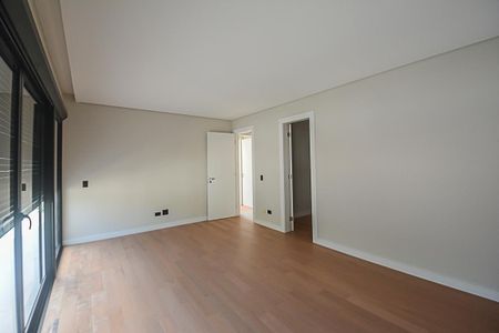 Casa de condomínio à venda com 680m², 4 quartos e 6 vagasQuarto 4 - Suíte