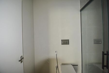 Casa de condomínio à venda com 680m², 4 quartos e 6 vagasBanheiro de serviço 1