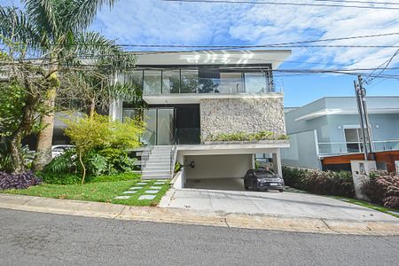 Casa de condomínio à venda com 680m², 4 quartos e 6 vagasFachada