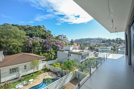 Casa de condomínio à venda com 680m², 4 quartos e 6 vagasSacada do Quarto 3 e 4 - Suíte