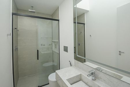 Casa de condomínio à venda com 680m², 4 quartos e 6 vagasBanheiro da Suíte 2