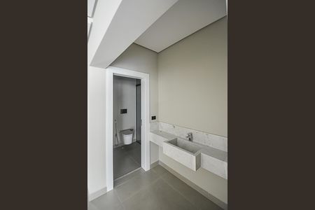 Casa de condomínio à venda com 680m², 4 quartos e 6 vagasBanheiro de serviço 1