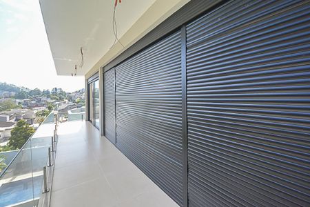 Casa de condomínio à venda com 680m², 4 quartos e 6 vagasSacada do Quarto 3 e 4 - Suíte