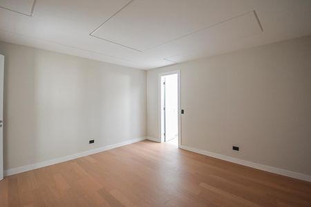 Casa de condomínio à venda com 680m², 4 quartos e 6 vagasCloset da suíte 4