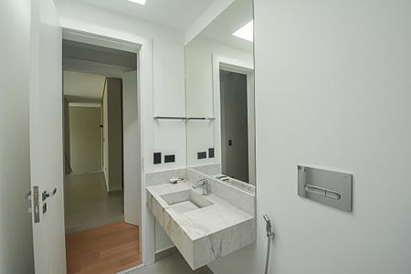 Casa de condomínio à venda com 680m², 4 quartos e 6 vagasBanheiro da Suíte