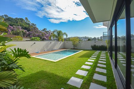 Casa de condomínio à venda com 680m², 4 quartos e 6 vagasPiscina
