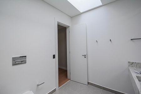 Casa de condomínio à venda com 680m², 4 quartos e 6 vagasBanheiro da Suíte 4