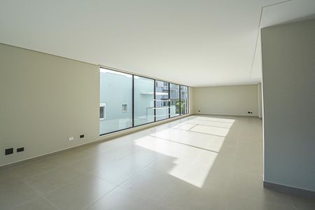 Casa de condomínio à venda com 680m², 4 quartos e 6 vagasSala