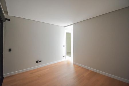 Casa de condomínio à venda com 680m², 4 quartos e 6 vagasQuarto Suíte