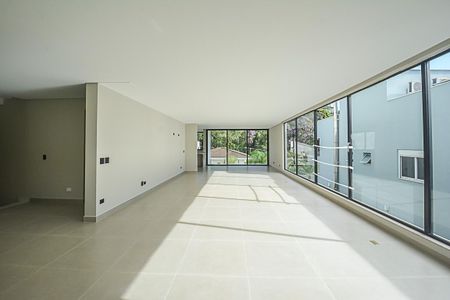 Casa de condomínio à venda com 680m², 4 quartos e 6 vagasSala