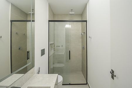 Casa de condomínio à venda com 680m², 4 quartos e 6 vagasBanheiro da Suíte 3