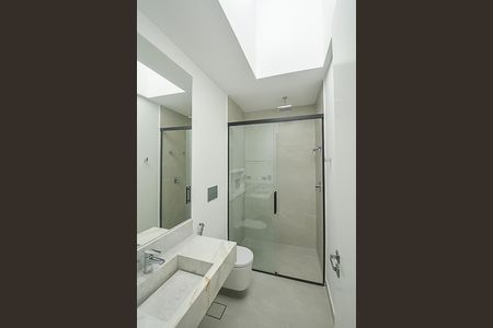 Casa de condomínio à venda com 680m², 4 quartos e 6 vagasBanheiro da Suíte