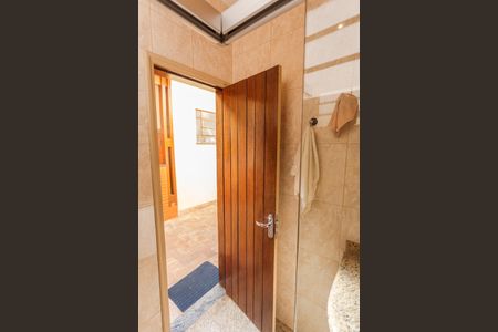 Casa à venda com 360m², 5 quartos e 5 vagasBanheiro de serviço