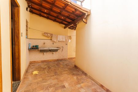 Casa à venda com 360m², 5 quartos e 5 vagasÁrea de Serviço