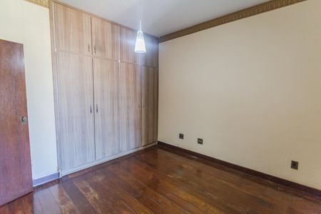 Casa à venda com 360m², 5 quartos e 5 vagasSuíte