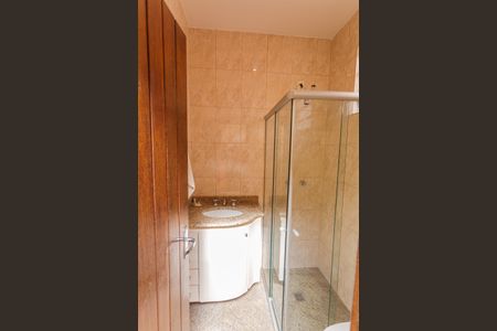 Casa à venda com 360m², 5 quartos e 5 vagasBanheiro de serviço