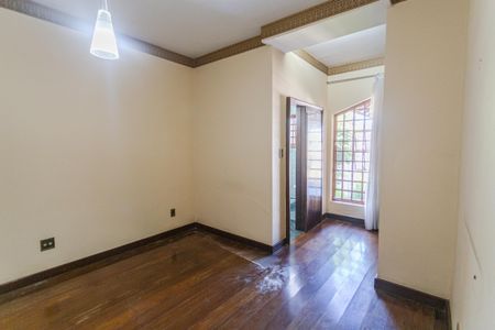 Casa à venda com 360m², 5 quartos e 5 vagasSuíte