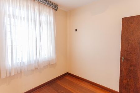 Casa à venda com 360m², 5 quartos e 5 vagasQuarto 5 no 2° Andar