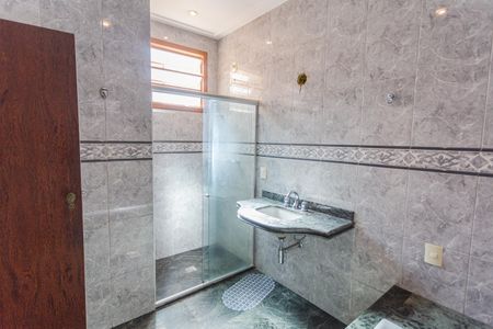 Casa à venda com 360m², 5 quartos e 5 vagasBanheiro Social 1