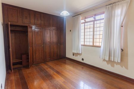 Casa à venda com 360m², 5 quartos e 5 vagasQuarto 2