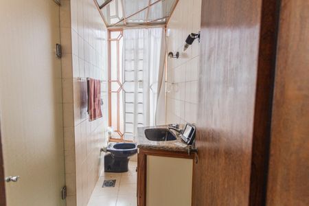 Casa à venda com 360m², 5 quartos e 5 vagasBanheiro Social 2 no 2° Andar