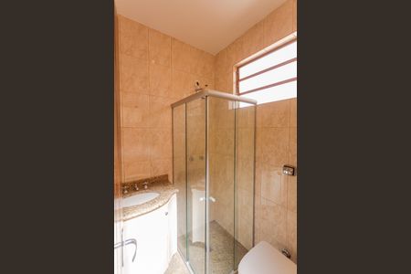 Casa à venda com 360m², 5 quartos e 5 vagasBanheiro de serviço