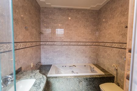 Casa à venda com 360m², 5 quartos e 5 vagasBanheiro Social 1