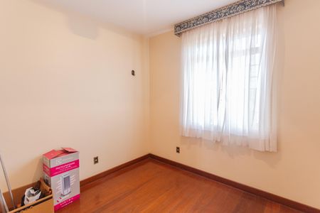 Casa à venda com 360m², 5 quartos e 5 vagasQuarto 5 no 2° Andar