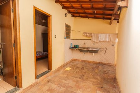 Casa à venda com 360m², 5 quartos e 5 vagasÁrea de Serviço