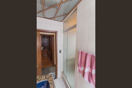 Casa à venda com 360m², 5 quartos e 5 vagasBanheiro Social 2 no 2° Andar