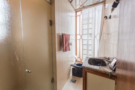 Casa à venda com 360m², 5 quartos e 5 vagasBanheiro Social 2 no 2° Andar