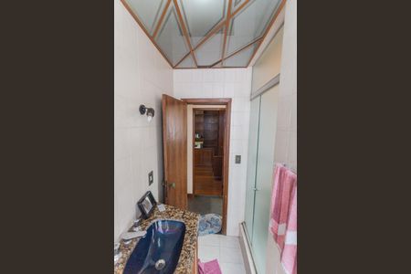 Casa à venda com 360m², 5 quartos e 5 vagasBanheiro Social 2 no 2° Andar