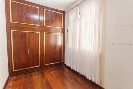 Casa à venda com 360m², 5 quartos e 5 vagasQuarto 3