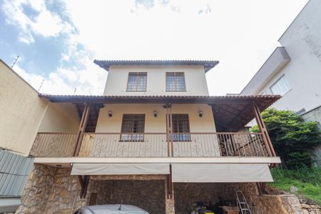 Casa à venda com 360m², 5 quartos e 5 vagasFachada