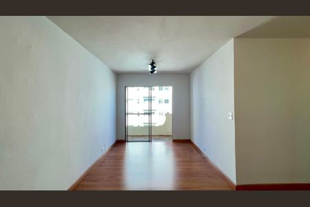 Apartamento à venda com 71m², 3 quartos e 1 vagaSala