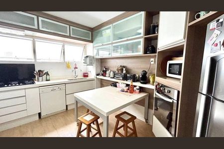 Apartamento à venda com 3 quartos, 190m² em Alto da Boa Vista, São Paulo