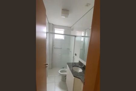 Banheiro de apartamento para alugar com 1 quarto, 46m² em Centro, Uberlândia