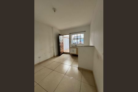 Sala/Cozinha de casa para alugar com 1 quarto, 148m² em Socorro, São Paulo