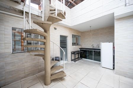 Casa para alugar com 350m², 4 quartos e 5 vagas Casa para alugar com 350m², 4 quartos e 5 vagasQuintal