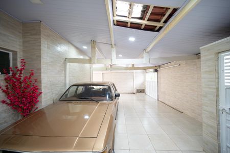 Casa para alugar com 350m², 4 quartos e 5 vagas Casa para alugar com 350m², 4 quartos e 5 vagasGaragem