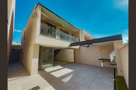 Casa à venda com 230m², 3 quartos e 3 vagas