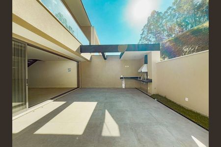 Casa à venda com 230m², 3 quartos e 3 vagas