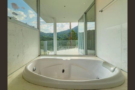 Casa à venda com 420m², 4 quartos e 4 vagas