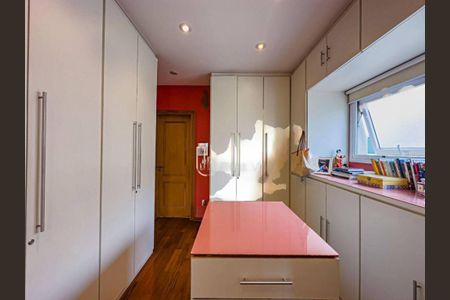 Casa à venda com 375m², 4 quartos e 4 vagas